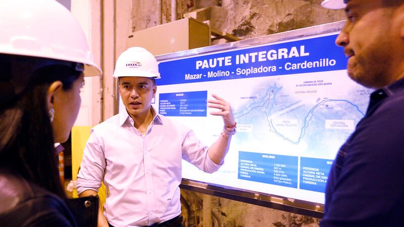Noboa visitó la Hidroeléctrica Paute Molino para inspeccionar el correcto funcionamiento de la casa de máquinas, la turbina seis y la turbina de perno