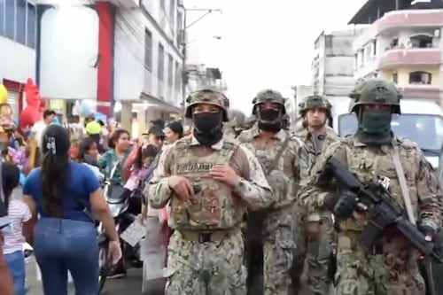 Militares refuerzan seguridad en la calle 6 de Marzo de Guayaquil