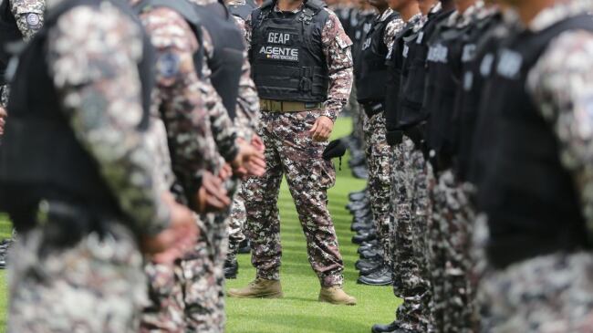 Agentes del SNAI bajo medidas cautelares tras la fuga de internos en Guayaquil.