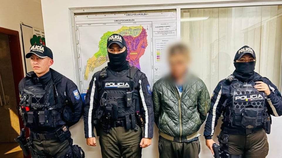 Lo que encontró la Policía en el refrigerador de un sujeto que intentó huir en el norte de Quito