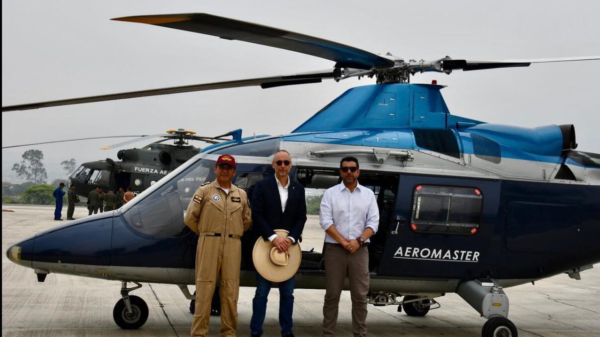 Embajada de Italia entrega helicóptero para combatir incendios forestales en Loja