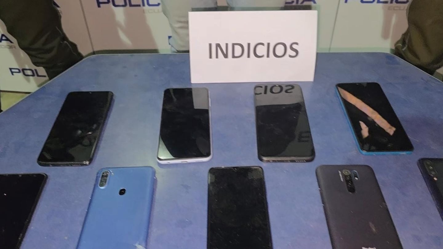Se puso nervioso al ver a la Policía: tenía un celular robado y 11 más en Tumbaco, en Quito