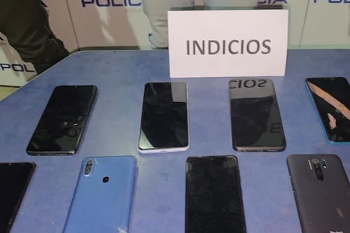 Se puso nervioso al ver a la Policía: tenía un celular robado y 11 más en Tumbaco, en Quito