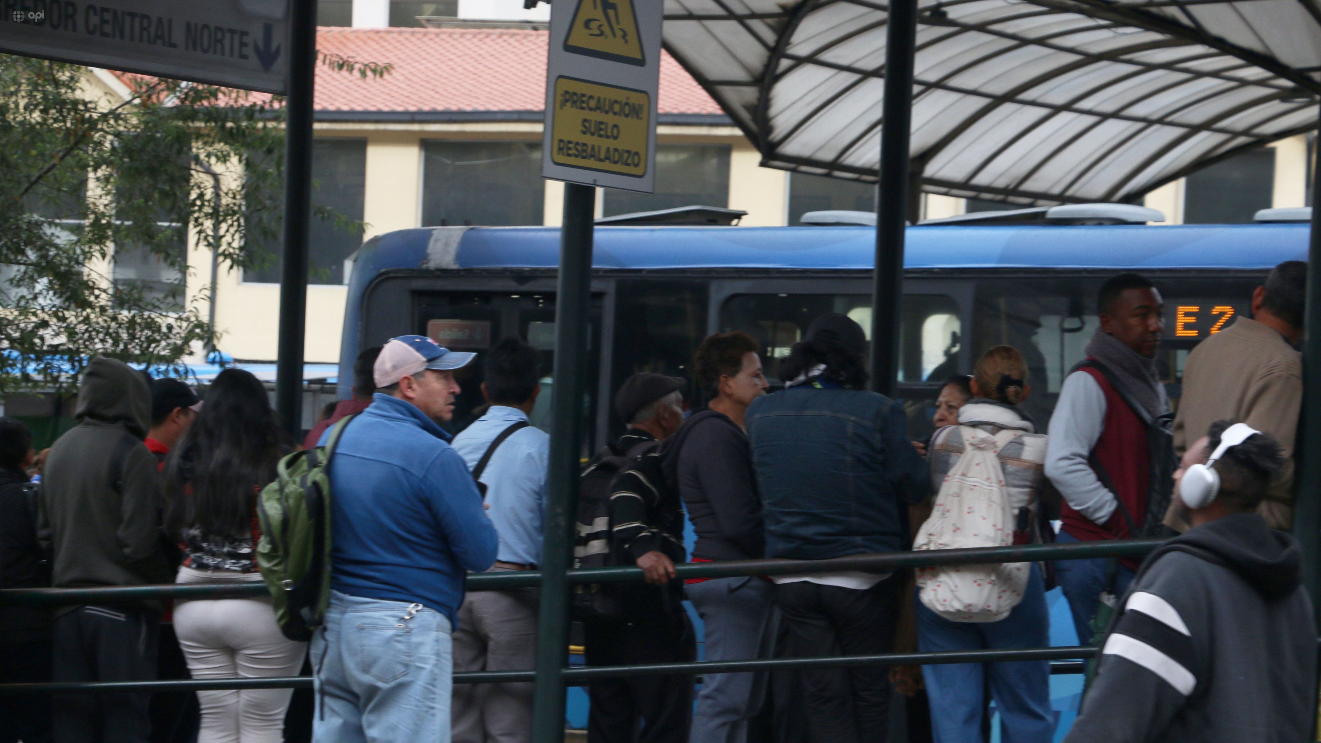 Quito, martes 5 de mayo del 2026
Transportistas racionalizaron sus frecuencias de recorridos en la ciudad de Quito
Foto:API/Rolando Enríquez