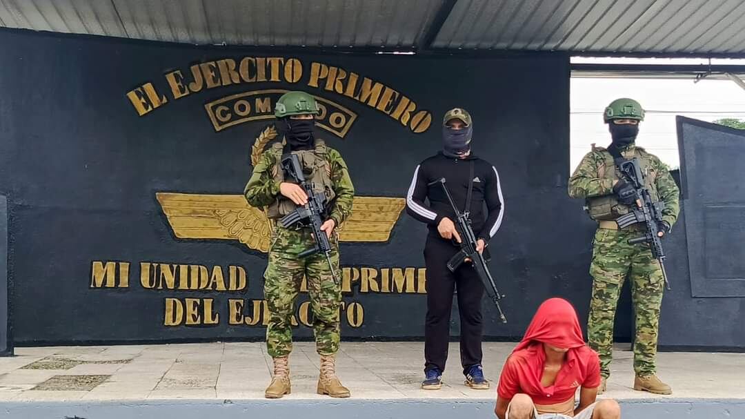 En Quevedo, un terrorista con arma de fuego y municiones intentó infiltrarse en una unidad militar.