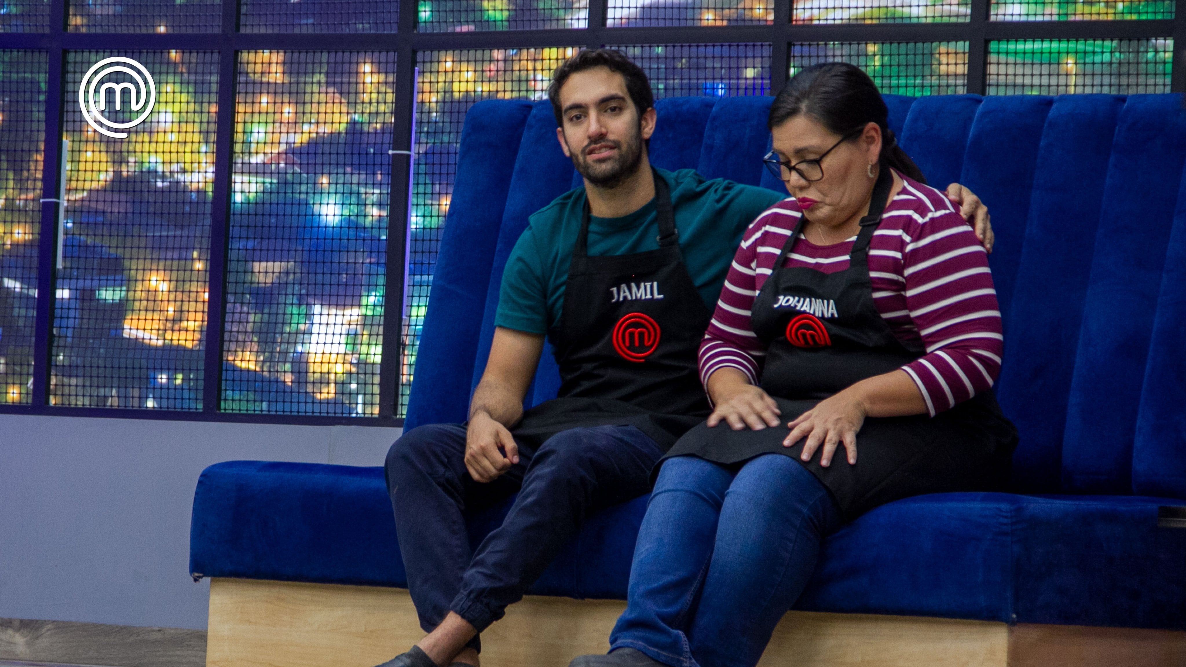 El plato de Johanna tenía un cabello rubio que le dio mandil negro inmediatamente (Foto: Twitter @teleamazonasec)