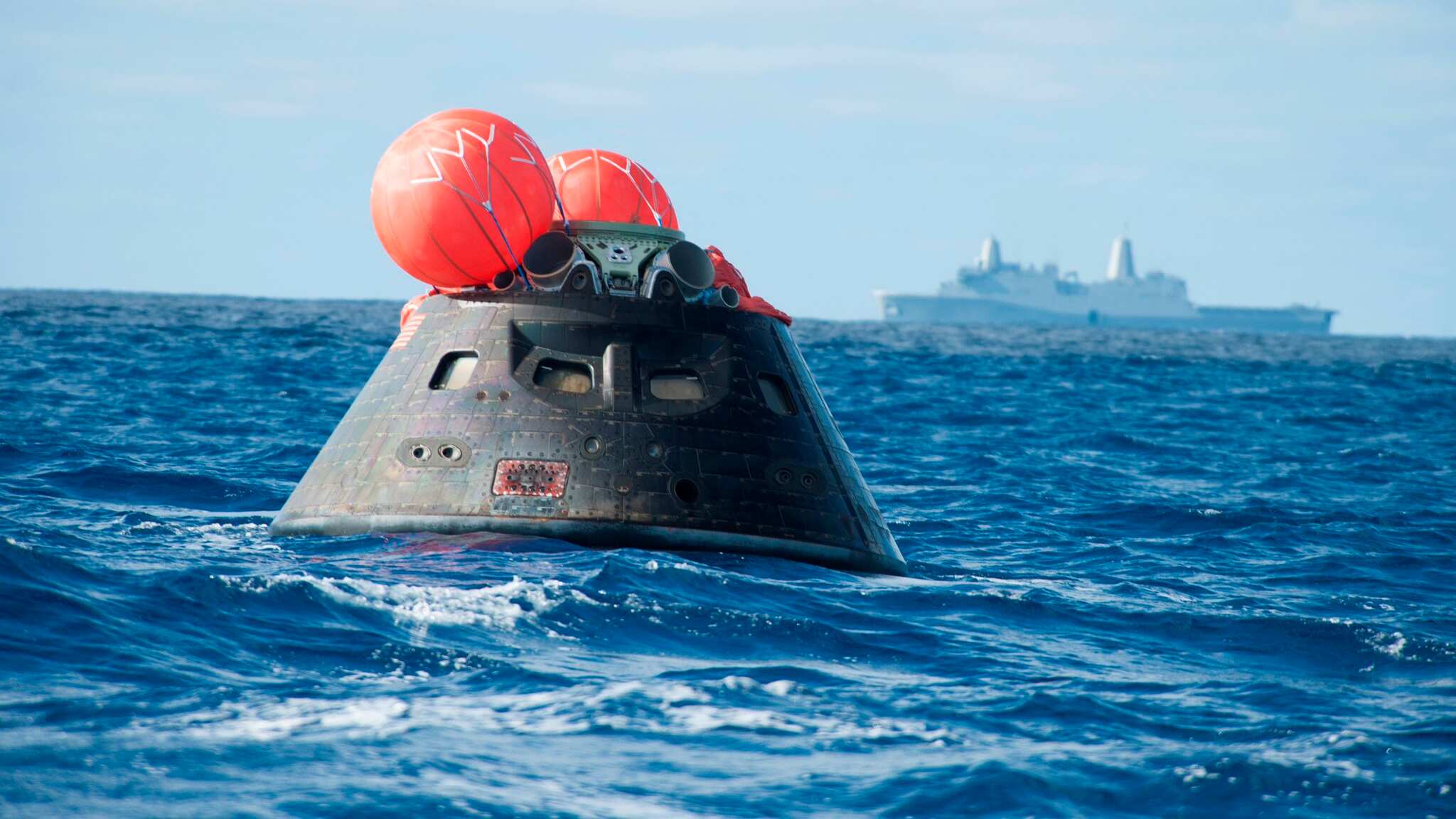La nave regresó a la tierra.