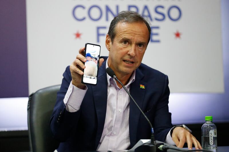 El expresidente boliviano Jorge Quiroga hace una declaración este viernes, en la Ciudad de Panamá