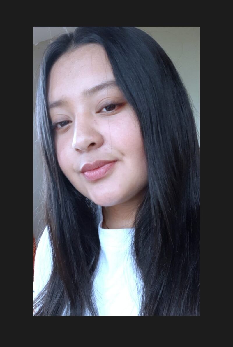 Familiares de Alexa Valencia piden ayuda para localizarla en Quito.