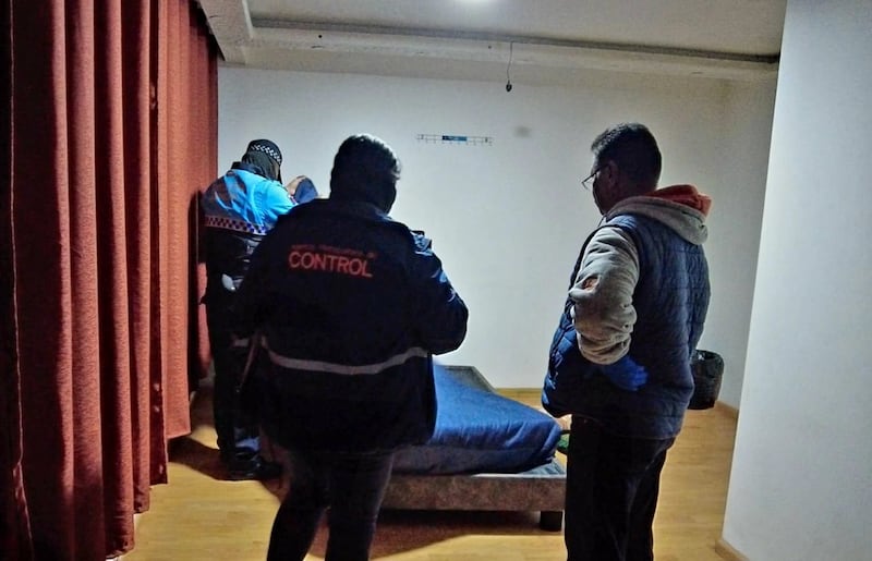 Clausuran bar que se promocionaba como “club swinger” y ofrecía encuentros sexuales