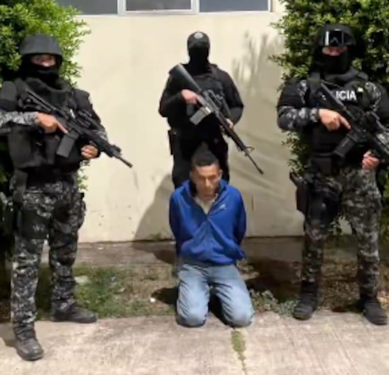 Así fue la captura de presunto extorsionador que pedía 8.000 dólares a un comerciante en El Oro - Fuente: Video de X