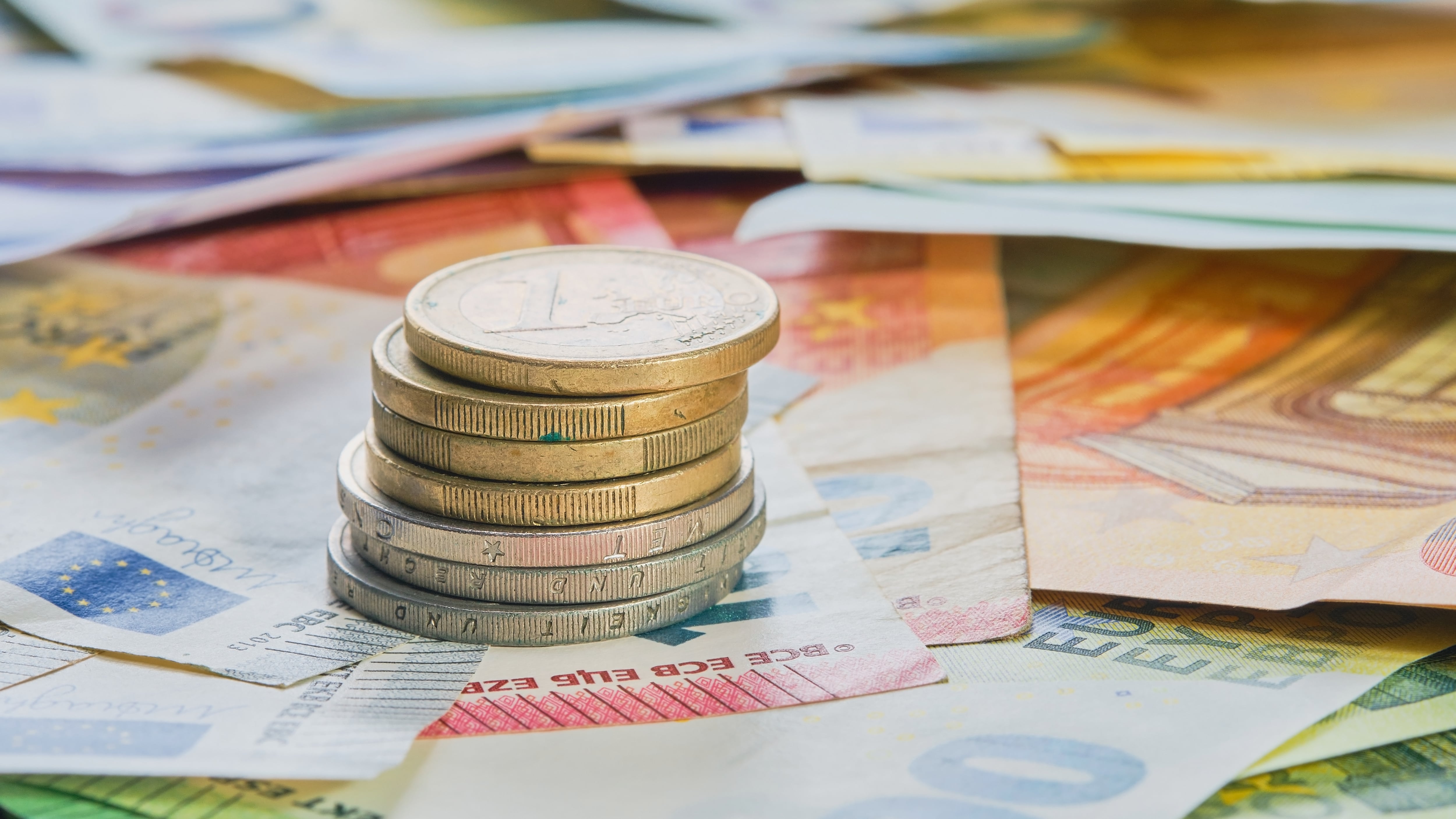 Al emprender un viaje a otro país, el cambio de moneda se convierte en un aspecto esencial para los viajeros. Foto: Freepik.