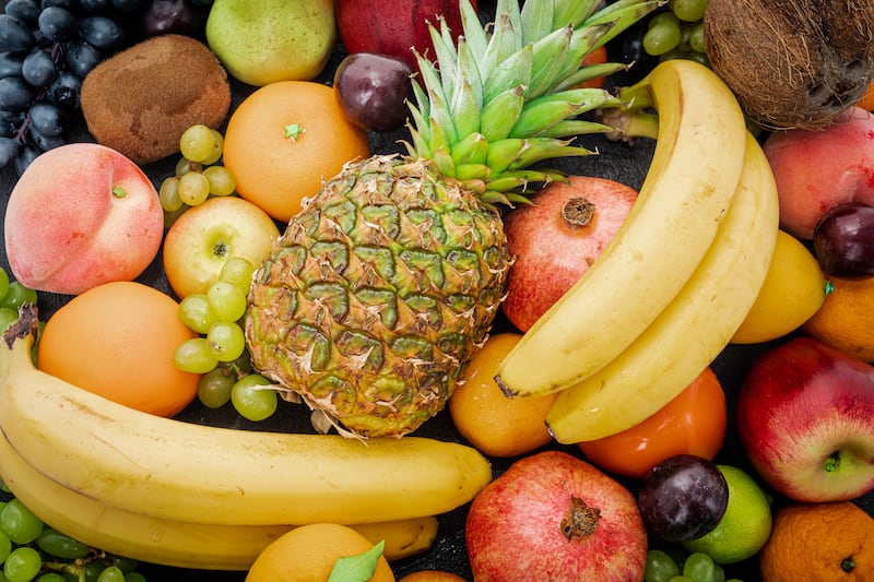 Algunas frutas tienen efectos directos en funciones clave del cuerpo, según estudios científicos.