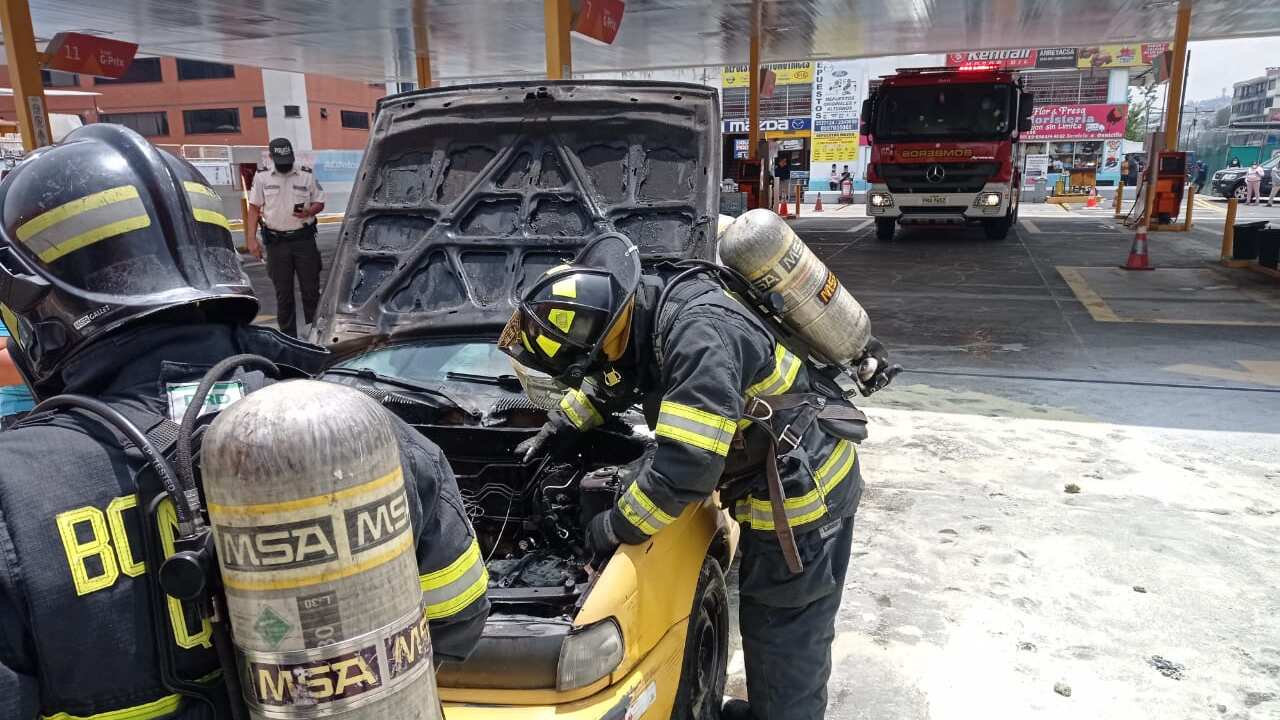 Incendio vehicular en Quito