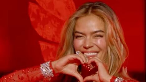 Karol G deslumbra en el Victoria’s Secret Fashion Show 2025 en Nueva York