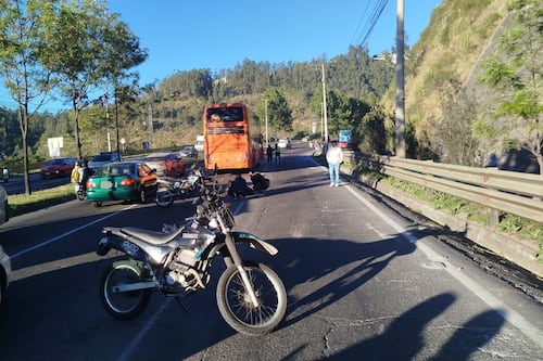 Fuerte congestión en la Av. Simón Bolívar tras accidente en el sector de Zámbiza
