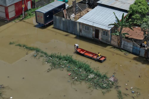 ¿Por qué Guayaquil y Durán colapsaron ante las lluvias? Expertos analizan el fenómeno de la marea alta de 5.05m