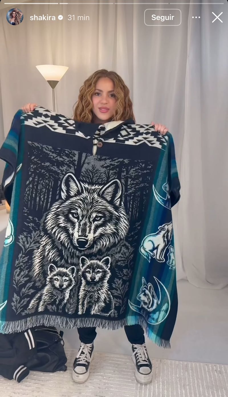 El obsequió que recibió Shakira previo a su último concierto en Quito. Foto: Captura de Pantalla