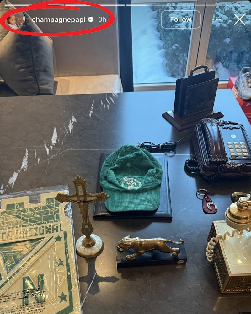 Drake compró una gorra de Pablo Escobar.