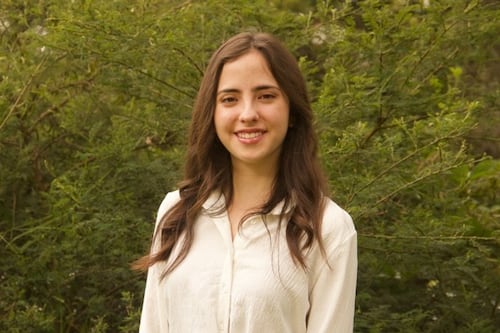 Ecuador gana uno de los premios científicos juveniles más importantes del mundo gracias a una estudiante de 17 años