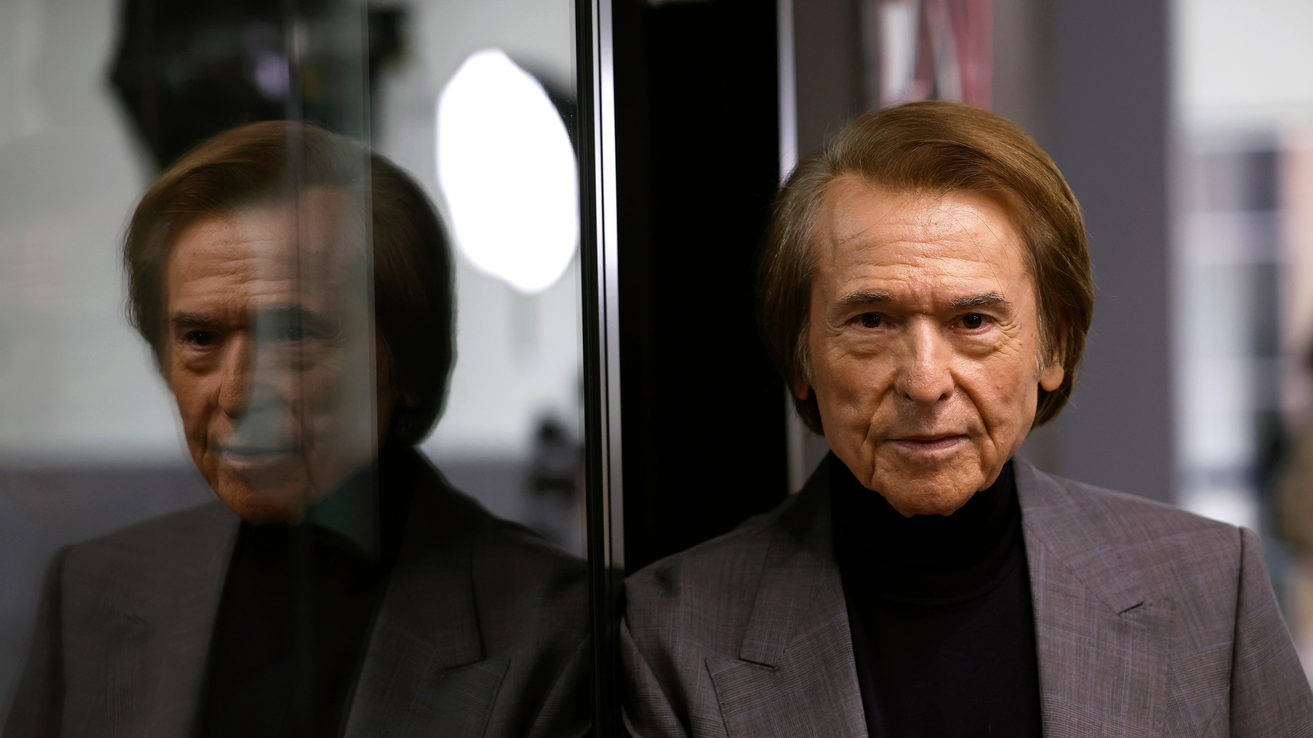 MADRID, 26/12/2024.- Fotografía de Archivo, tomada el 22/11/2024, del cantante Raphael, que padece un linfoma cerebral, según el parte medico del Hospital 12 de Octubre facilitado a EFE por su oficina de representación, en el que se explica que el artista ya recibe un tratamiento específico y recibirá el alta en los próximos días. EFE/Archivo/Javier Lizón