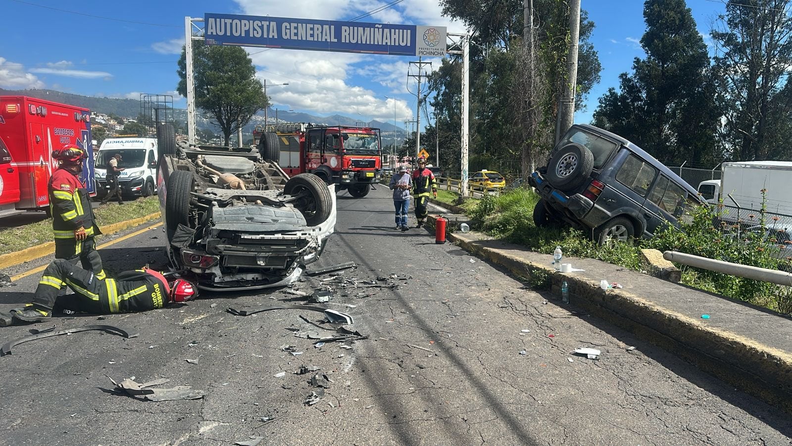 Tres personas heridas deja accidente de tránsito en la Autopista General Rumiñahui en Quito