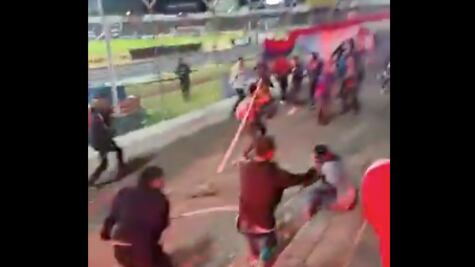 Hinchas de Liga de Quito y Olmedo.