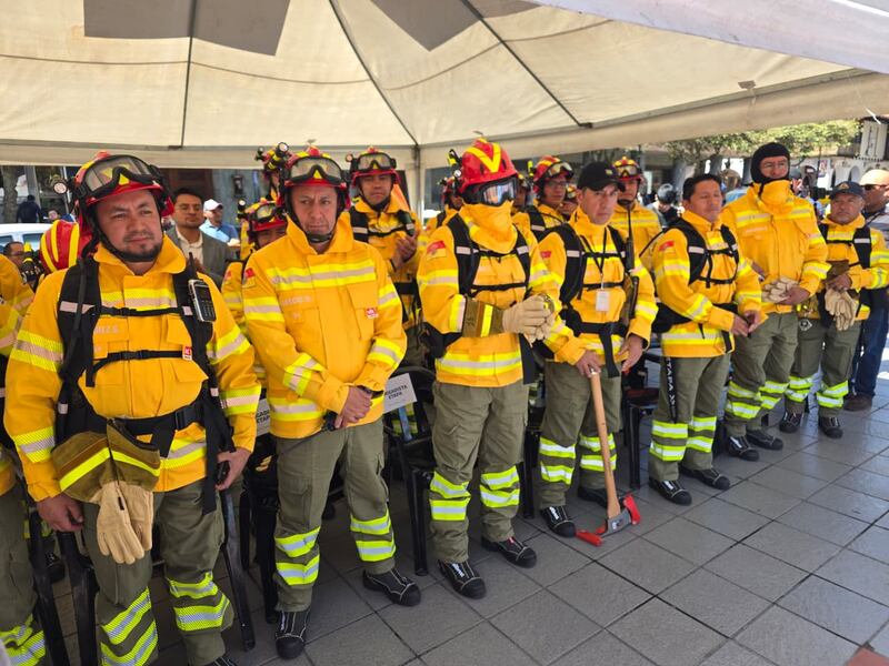 Guardaparques de Cuenca cuentan con nueva dotación para enfrentar incendios forestales
