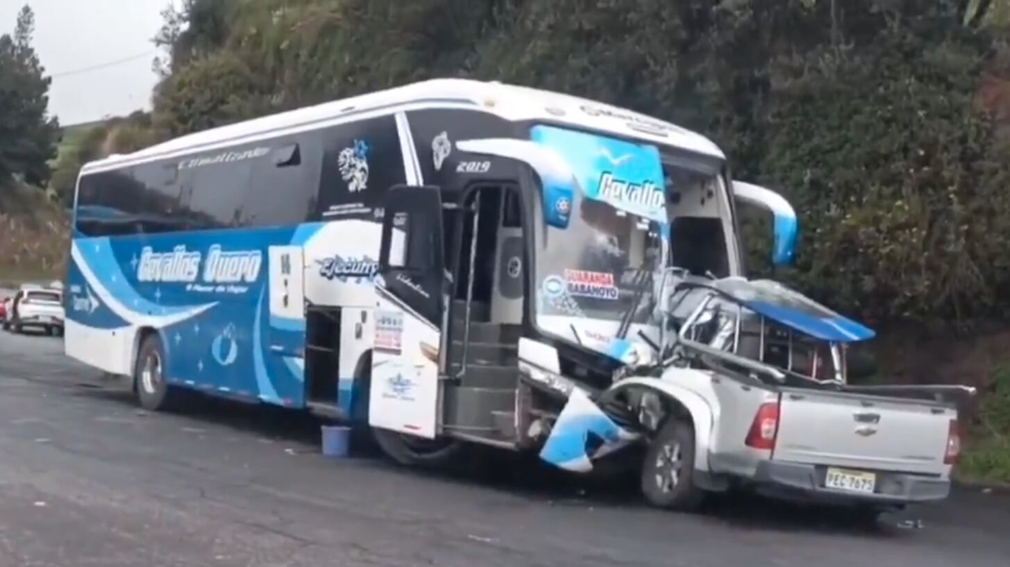 Cuatro militares fallecieron en un accidente de tránsito en la vía Guaranda-Ambato