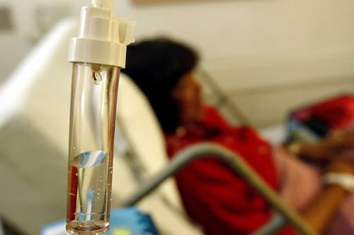 Doctora le inyectó a paciente formol en lugar de anestesia: mujer perdió un pecho