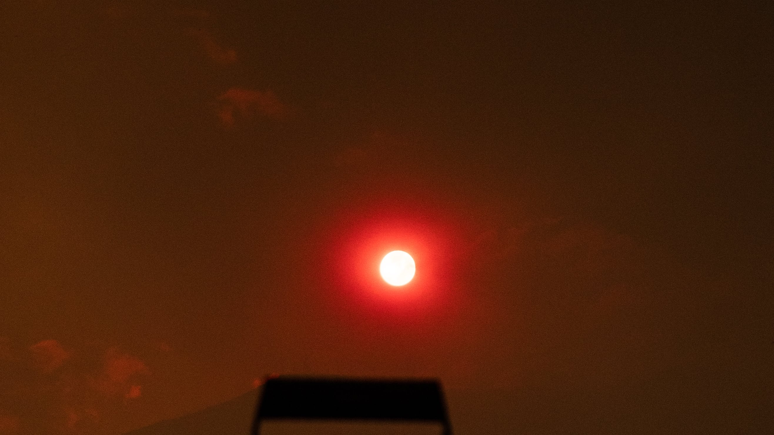 Metro Ecuador/Cielo rojizo Quito