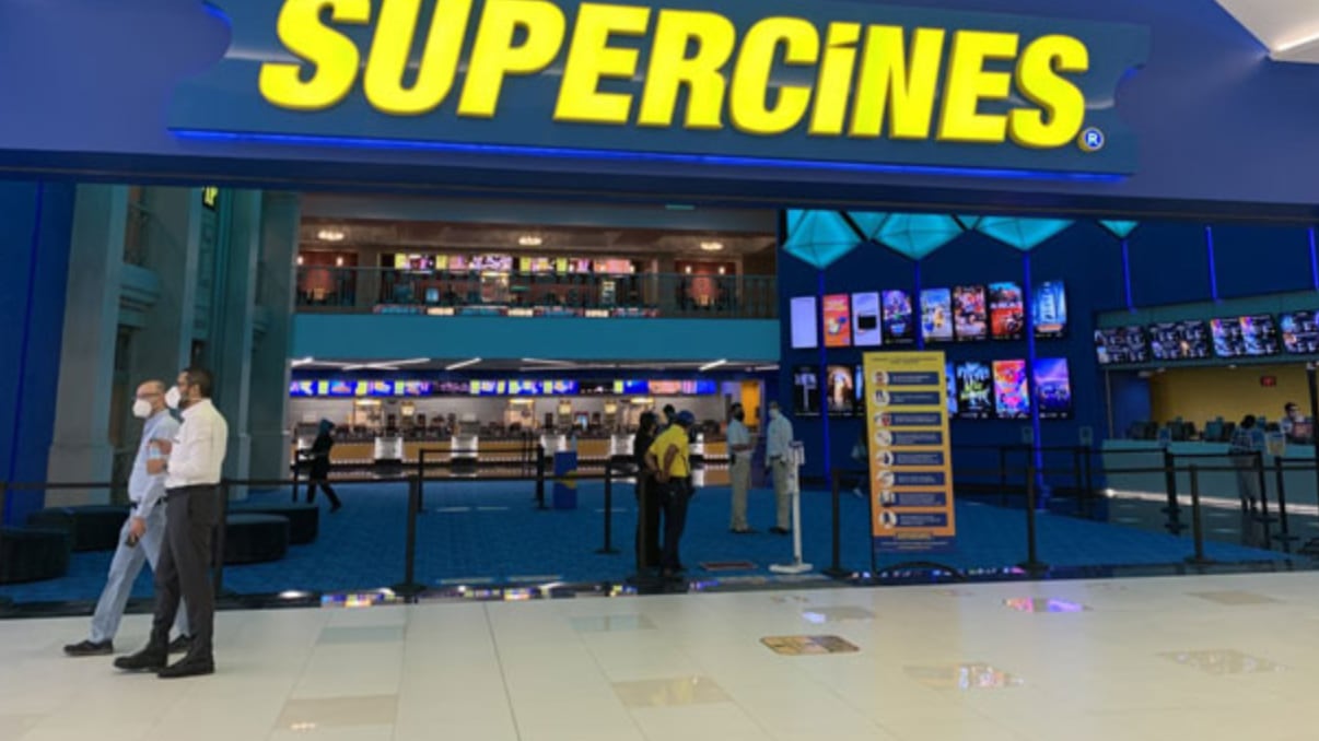 Supercines anunció el 28 de julio que cierra su local ubicado en San Marino - Guayaquil.