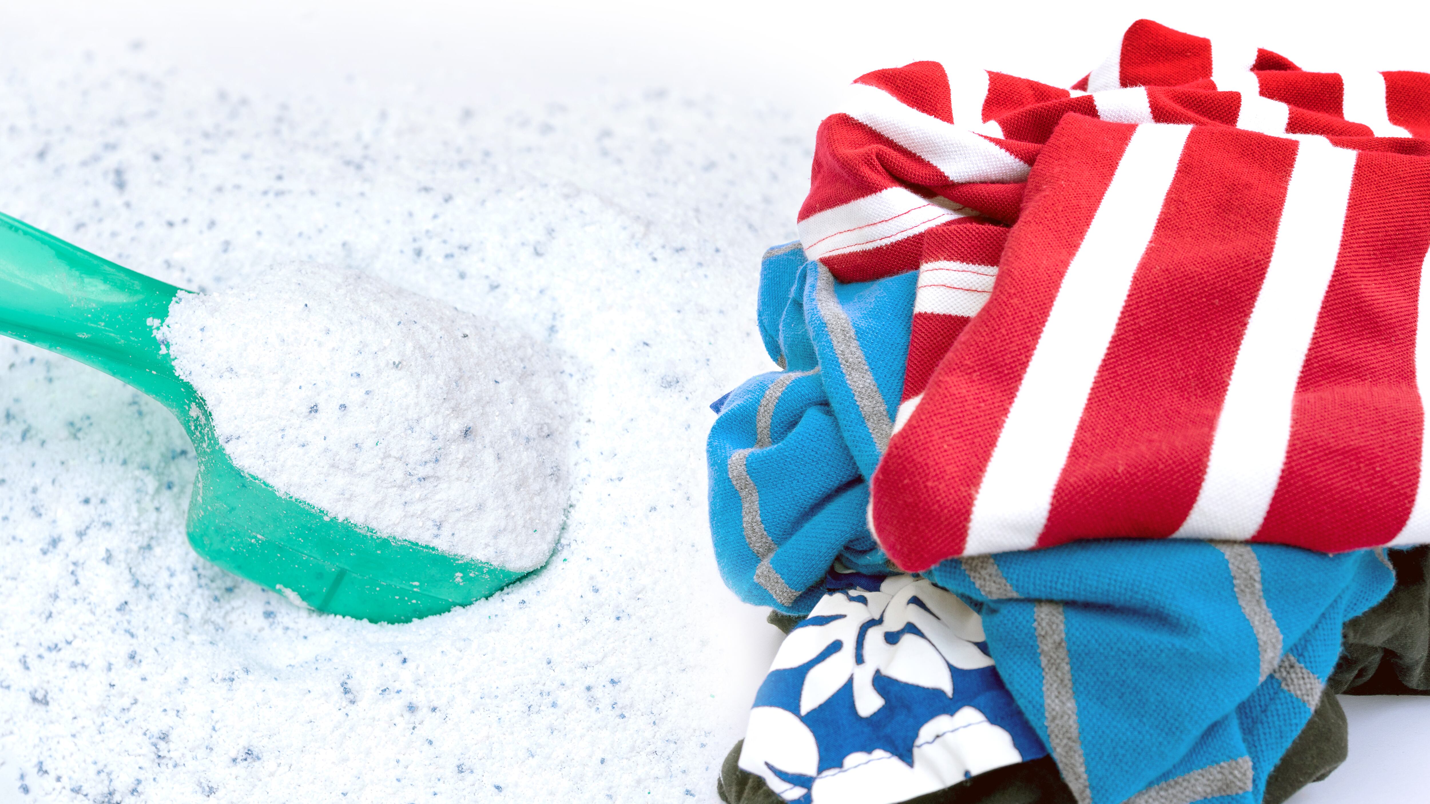 5 errores comunes al lavar ropa que arruinan tus prendas