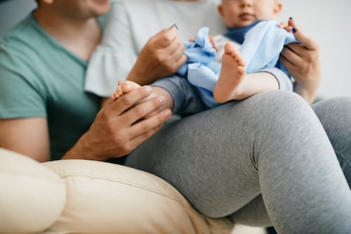 Contraloría deberá indemnizar a trabajador despedido tras pedir licencia de paternidad