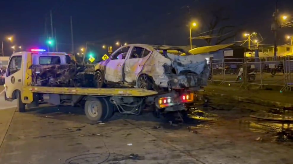 Coche bomba en los exteriores de la Penitenciaría del Litoral.