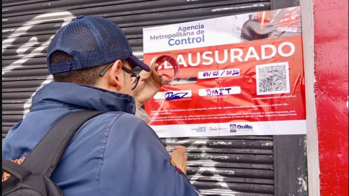 Clausuran local en el Centro de Quito tras hallazgo de 26 celulares reportados como robados - Fuente: AMC