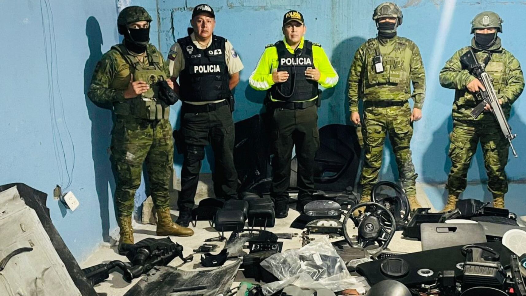 Hallan autopartes robadas de varios vehículos en una casa del sur de Quito