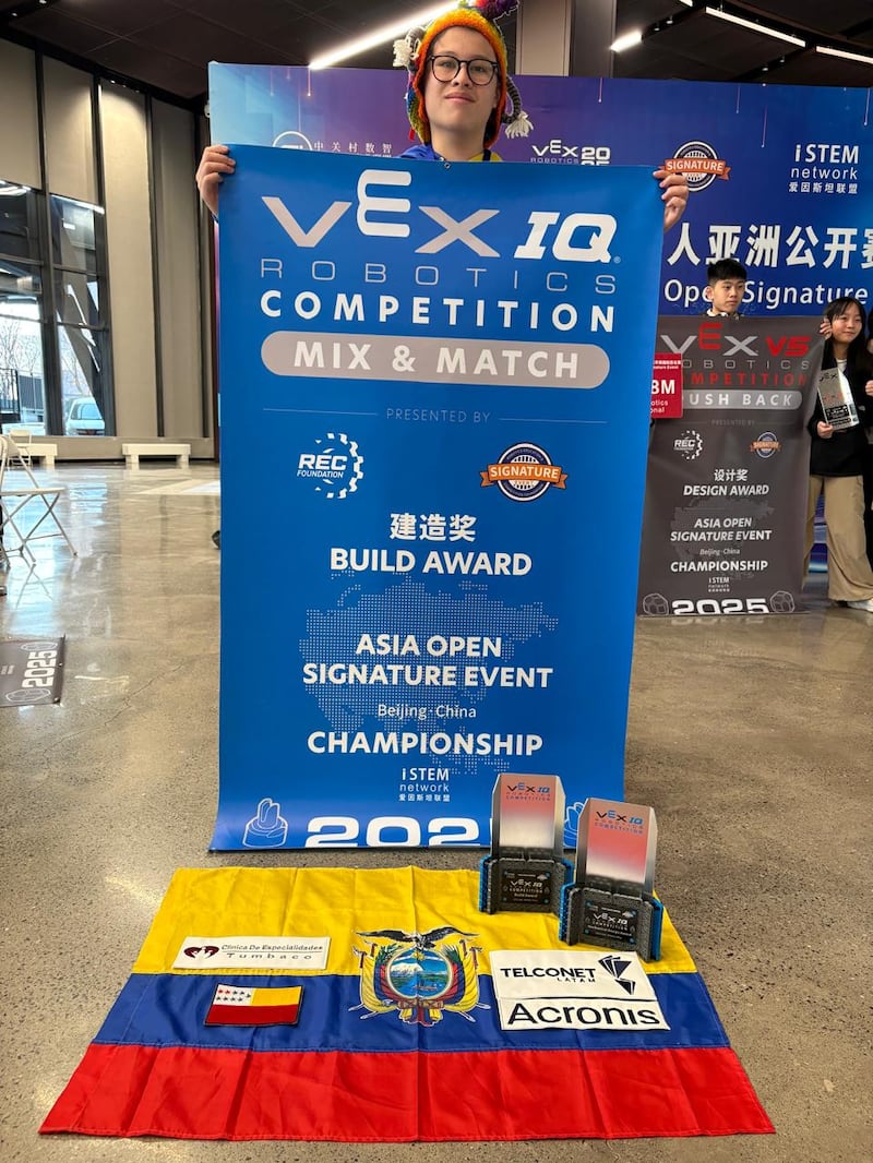 Colegio Marie Clarac - Competencia VEX Robotics Asia 2025