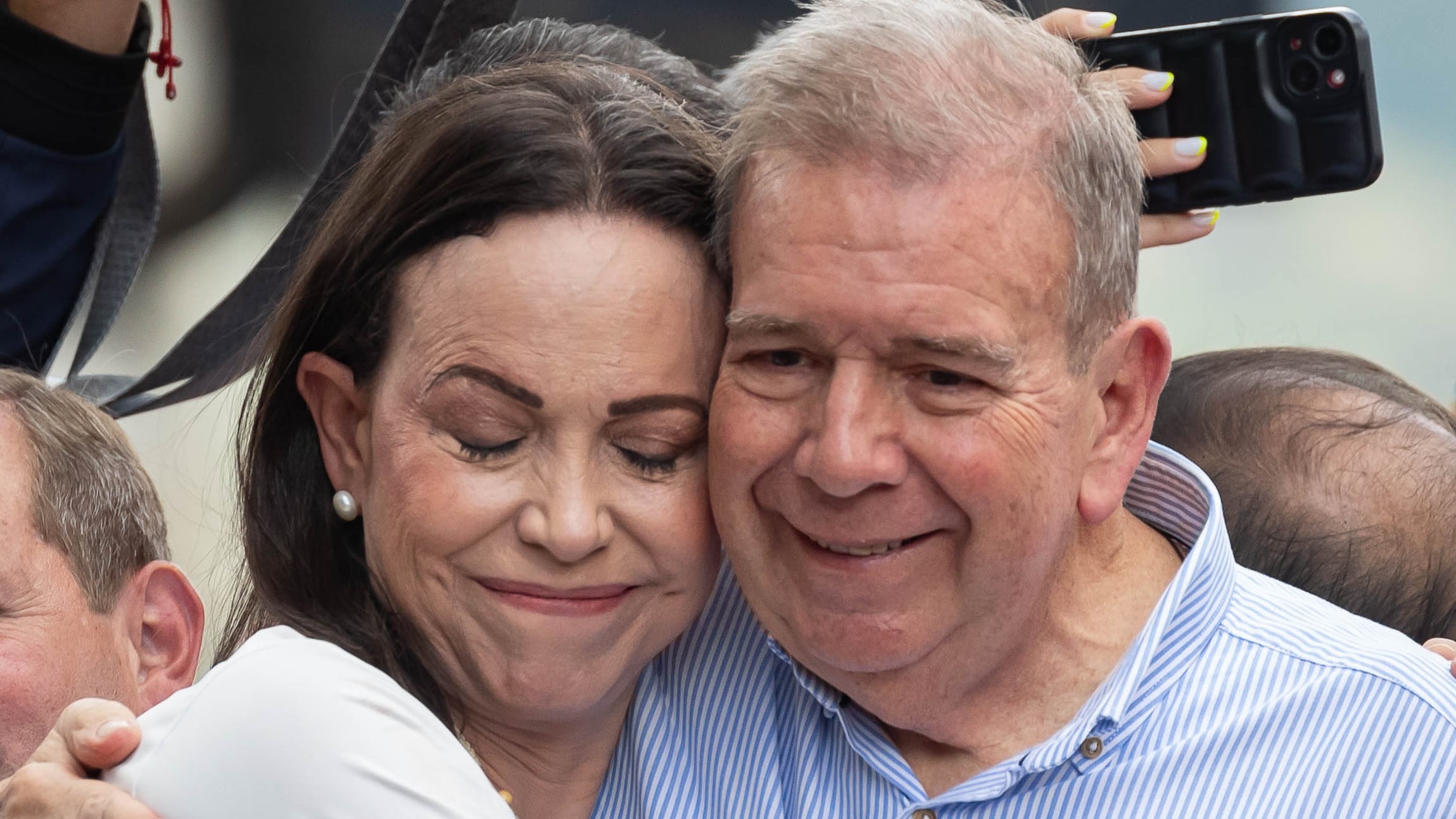 Miles de venezolanos se manifiestan en segundo día por lo que consideran fraude electoral