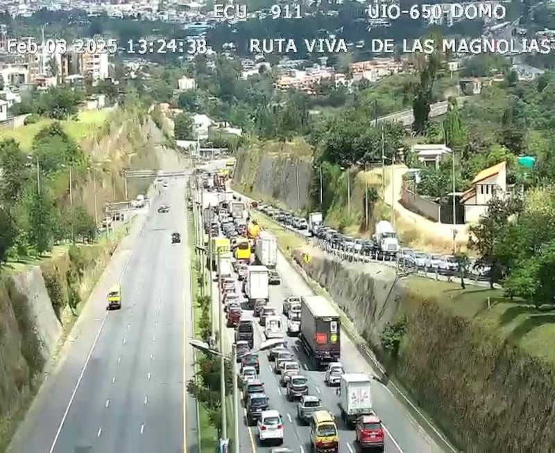 Quito: Así quedó la Ruta viva tras el accidente de tanquero de combustible que dejó un fallecido y cuatro heridos