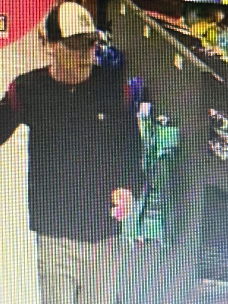 Rostros de los sospechosos de asalto y asesinato de empleado de supermercado en Quito se viralizan en redes sociales Foto: Policía Nacional