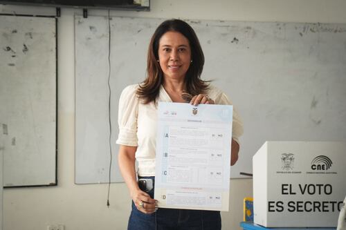 Cynthia Gellibert, Secretaria de la Administración Pública, votó en Santa Elena