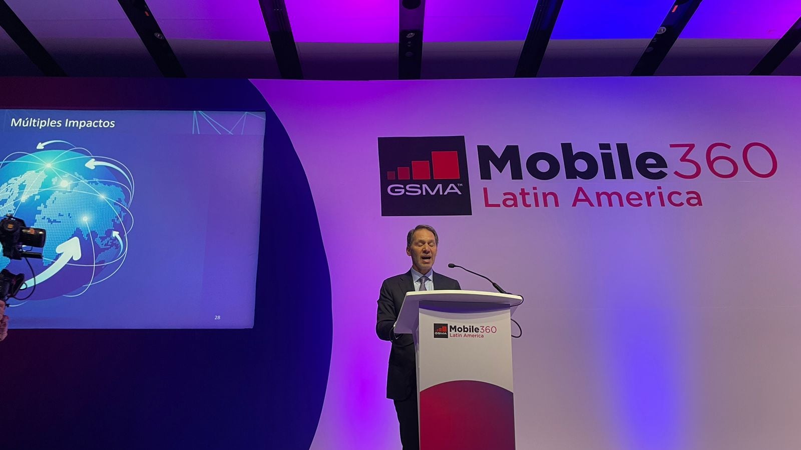Daniel Hajj, Director General de América Móvil, durante la sesión inaugural del Mobile360 Latin América.