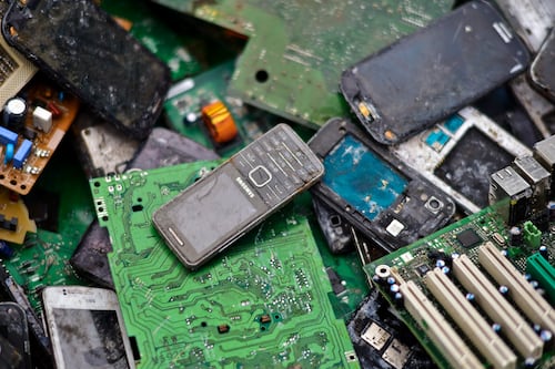 Científicos recuperan oro de basura eléctrica para transformar el CO2