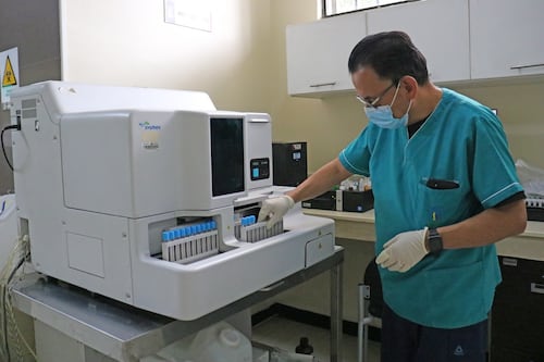 Gobierno del presidente Daniel Noboa invierte USD 13 millones para modernizar servicios de laboratorio del IESS a escala nacional