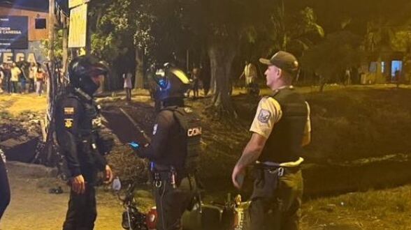 Un delincuente fue abatido y otro herido tras disparar contra Policías en medio de una persecución.