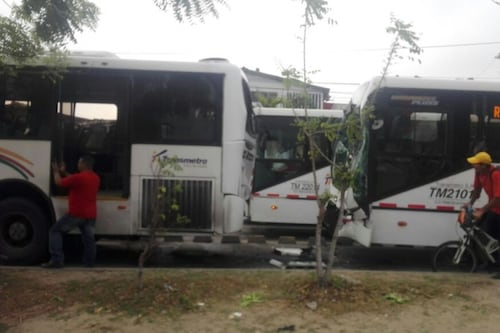 Choque entre tres buses deja 79 personas heridas en Barranquilla