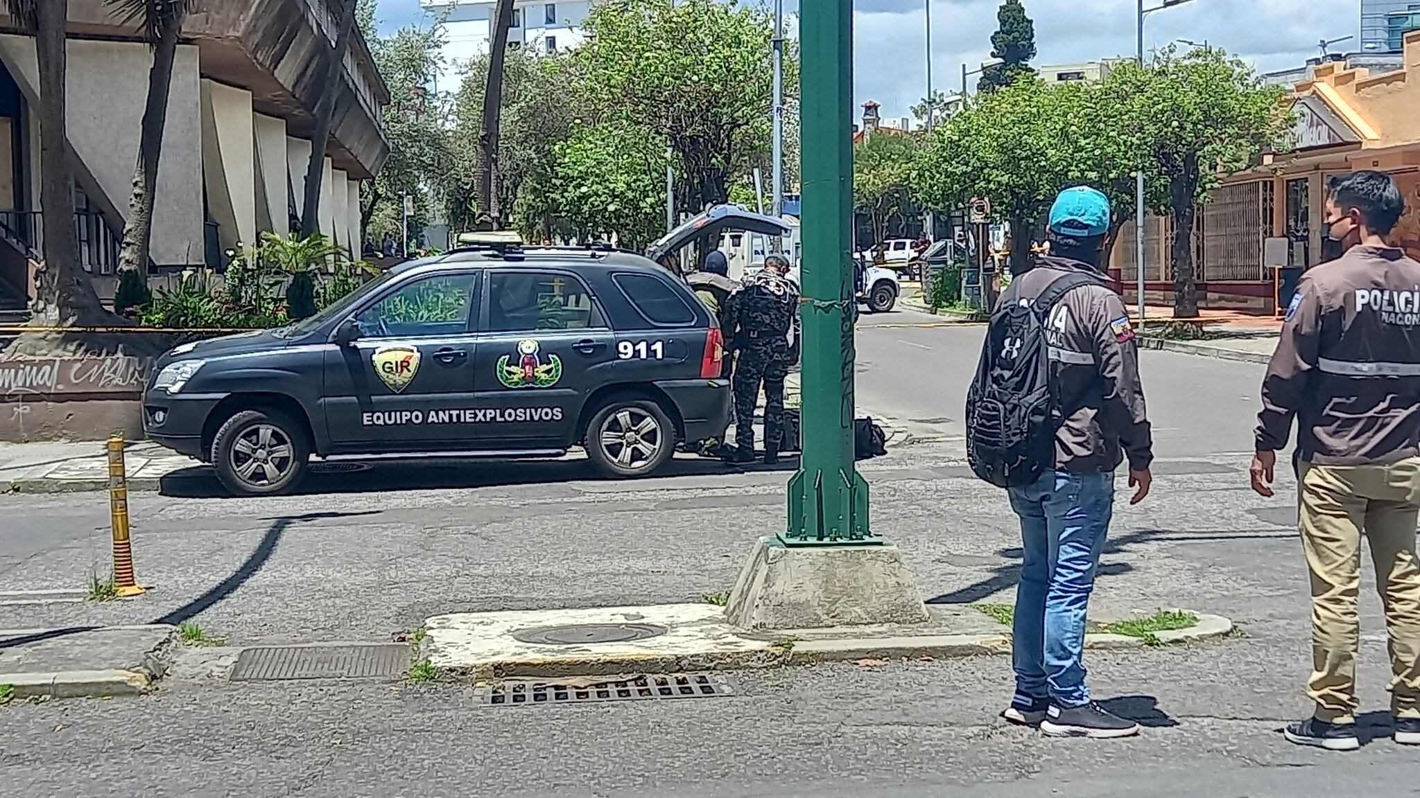 Amenaza de bomba en la avenida Colón y Reina Victoria, norte de Quito