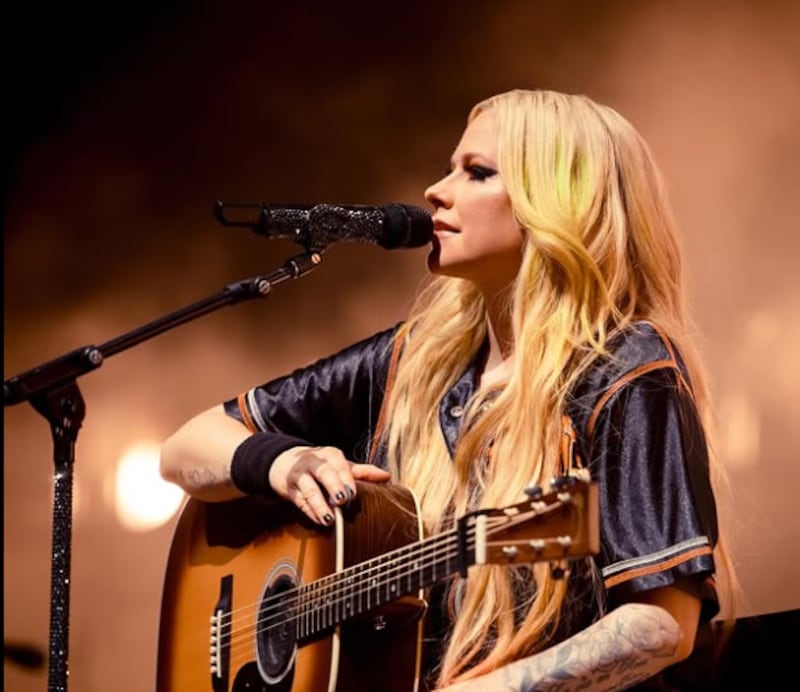 Así se ve ahora Avril Lavigne