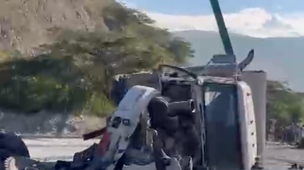 Volqueta se habría quedado sin frenos y provocó fatal accidente en la Panamericana Norte, en Quito; el conductor es la persona fallecida